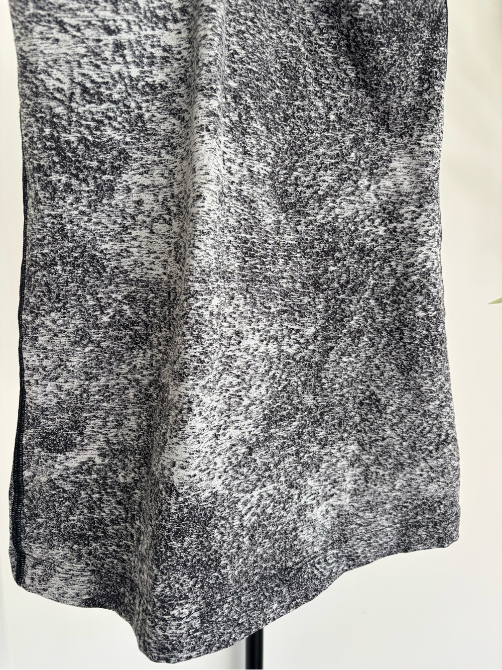 • [Lululemon] Racerback Tank • - Picture 6 of 7